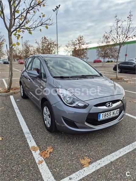 Usado Hyundai ix20 90 CV (66 kW) 2015 Gris / plata Utilitario