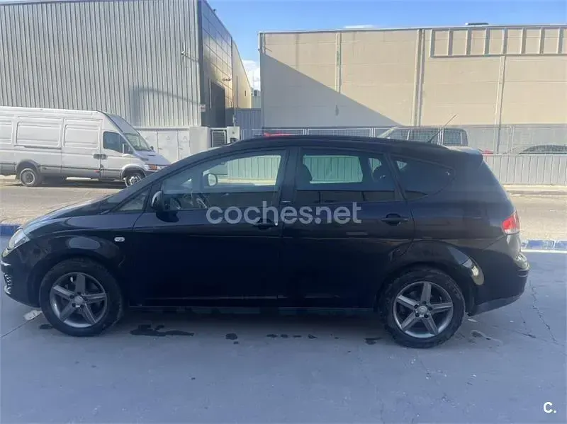 Usado Seat Altea XL I-Tech 140 CV (102 kW) 2014 Negro Monovolumen
