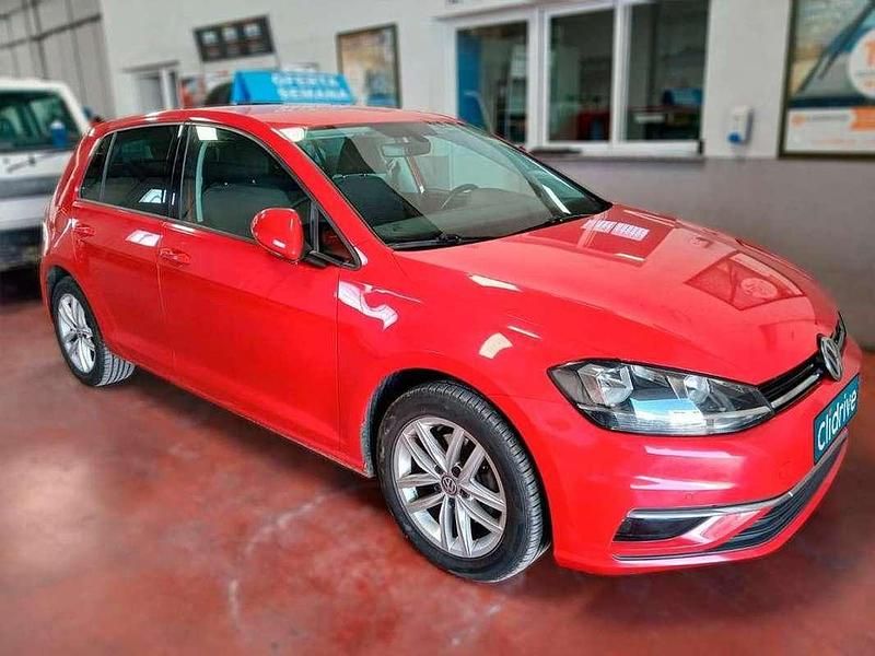 Usado VW Golf VII 116 CV (85 kW) 2019 Rojo Utilitario