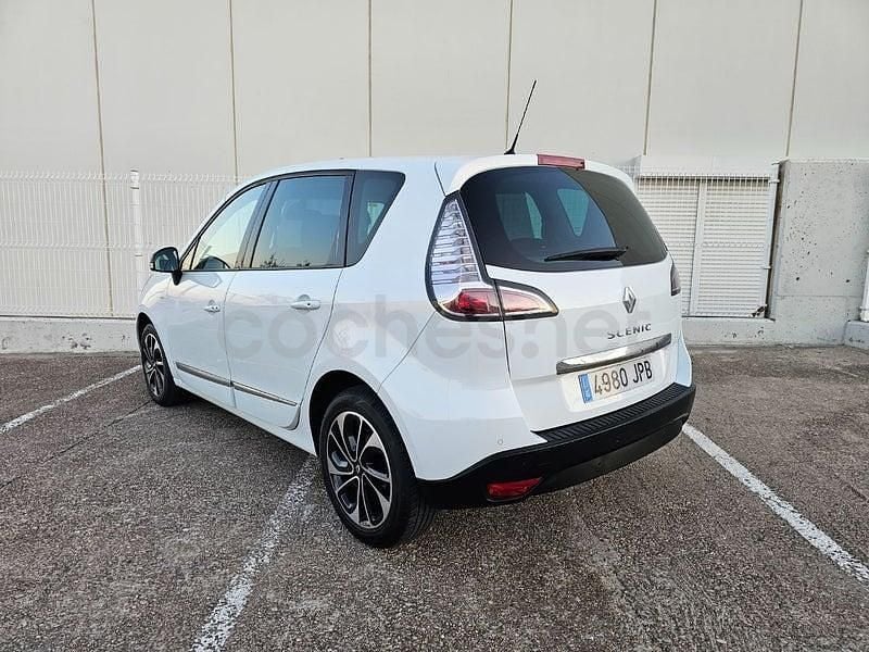 Usado Renault Scénic III Bose Edition 130 CV (95 kW) 2016 Blanco Monovolumen