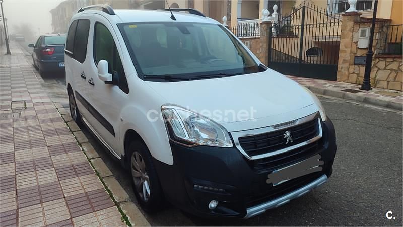 Usado Peugeot Partner Tepee Active 100 CV (73 kW) 2016 Blanco Monovolumen