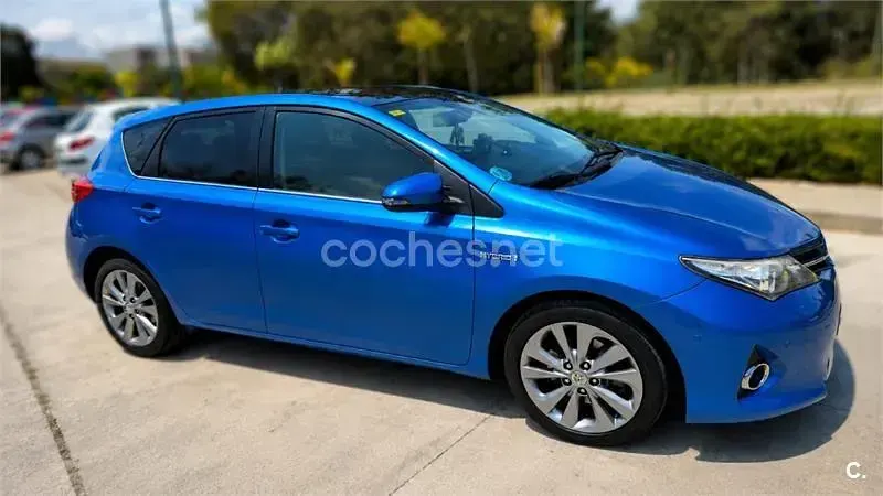 Usado Toyota Auris Hybrid Advance 136 CV (100 kW) 2014 Azul Berlina