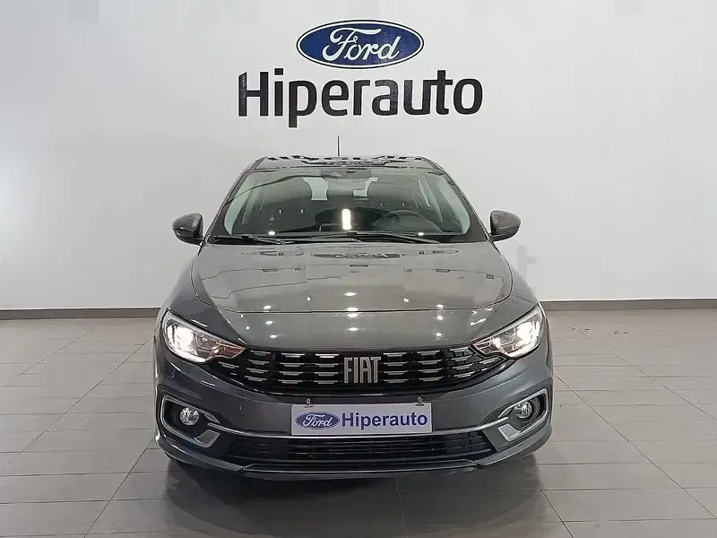 Usado Fiat Tipo Life 130 CV (95 kW) 2022 Gris / plata Berlina