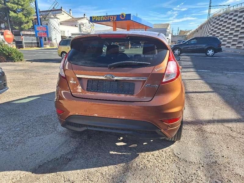 Usado Ford Fiesta Titanium X 125 CV (91 kW) 2014 Marrón Utilitario