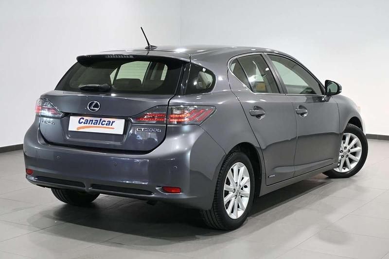Usado Lexus CT200h 136 CV (100 kW) 2012 Gris Utilitario