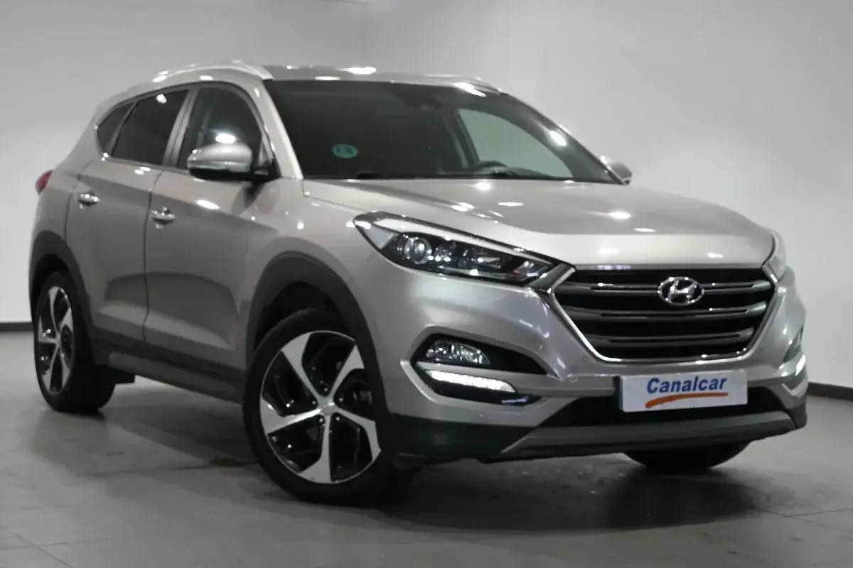 Usado Hyundai Tucson Style 184 CV (135 kW) 2016 Gris SUV