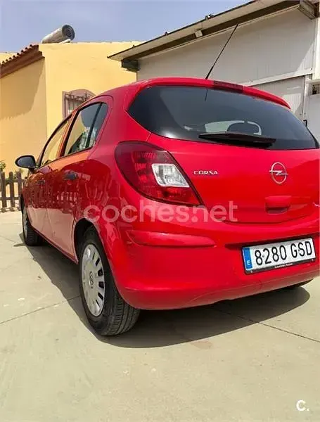 Usado Opel Corsa Cosmo 80 CV (58 kW) 2009 Rojo Utilitario