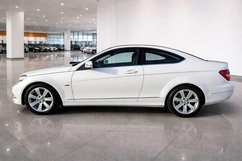 Usado Mercedes C180 156 CV (114 kW) 2011 Blanco Berlina