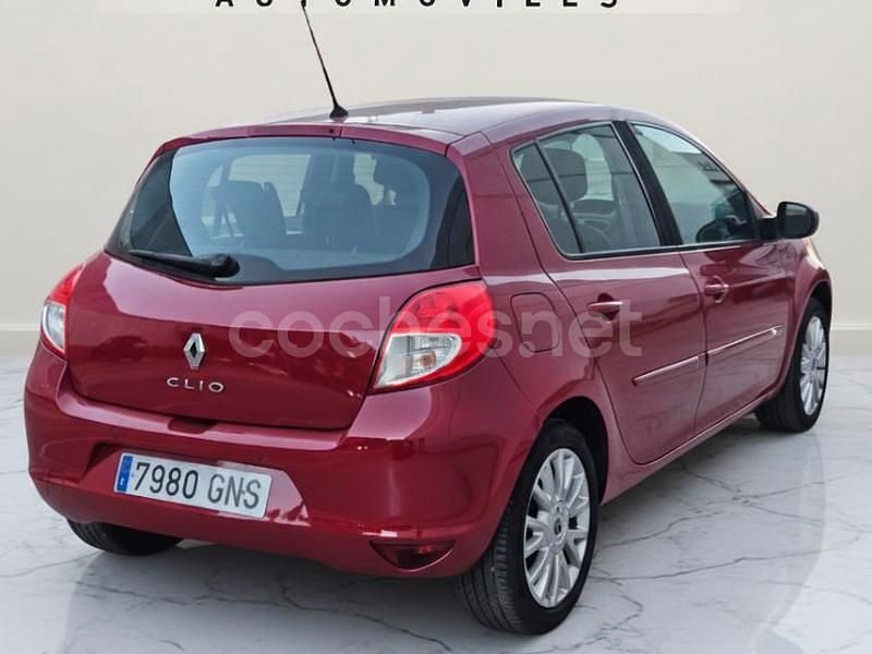 Usado Renault Clio II Exception 85 CV (62 kW) 2009 Rojo Berlina