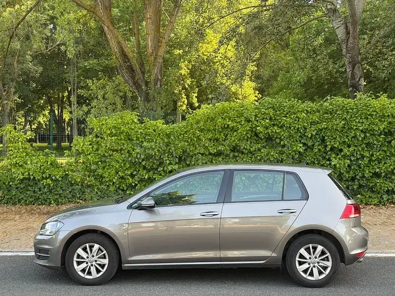 Usado VW Golf VII Advance 110 CV (80 kW) 2017 Gris / plata Berlina