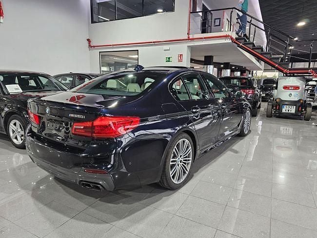 Usado BMW M550 Sport Line 462 CV (339 kW) 2017 Azul Berlina