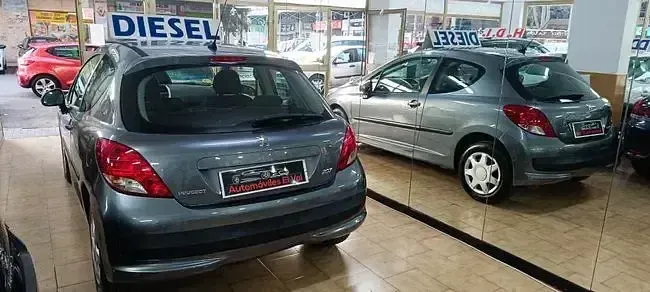 Usado Peugeot 207 92 CV (67 kW) 2010 Gris / plata Berlina