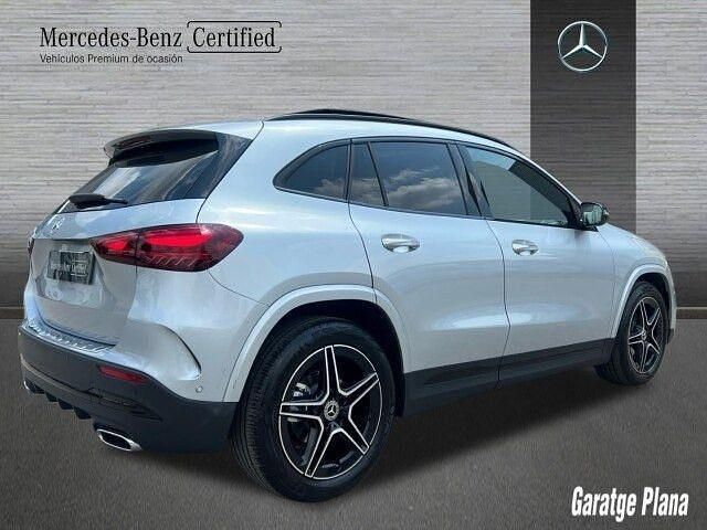 Usado Mercedes GLA200 AMG line 150 CV (110 kW) 2025 Plata hightech SUV