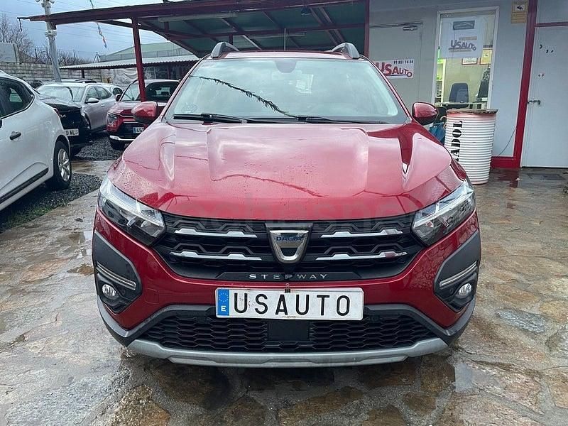 Usado Dacia Sandero Comfort 101 CV (74 kW) 2021 Granate Berlina