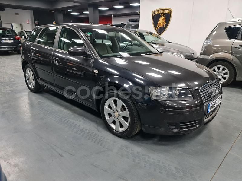 Usado Audi A3 Attraction 105 CV (77 kW) 2005 Marrón Berlina