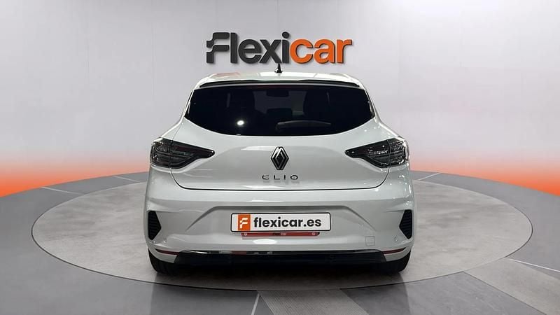 Używany Renault Clio V 140 KM (102 kW) 2024 Biały Sedan/Limuzyna