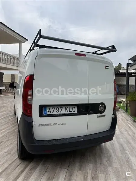 Usado Fiat Doblò 90 CV (66 kW) 2012 Blanco Monovolumen