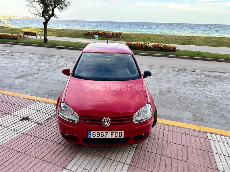 Rojo Usado 2006 VW Golf V Sportline Berlina | 3650 € (Super precio) - Imagen 1/4