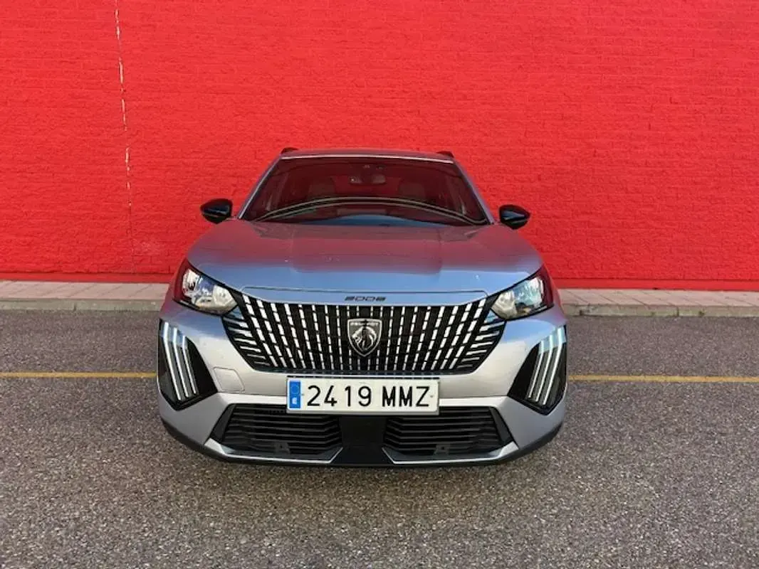 Usado Peugeot 2008 Allure 131 CV (96 kW) 2024 Gris SUV