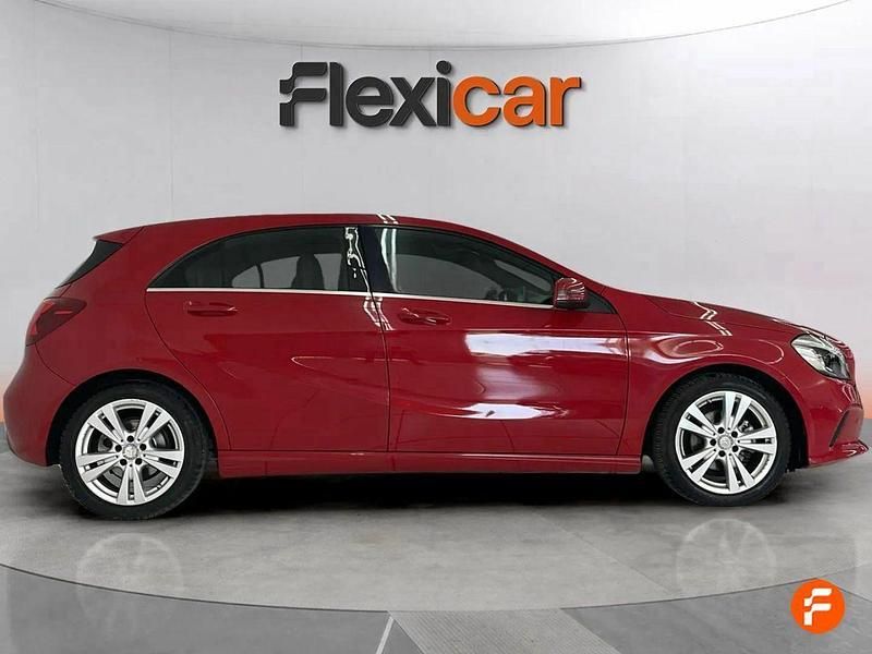 Usado Mercedes A180 Style 109 CV (80 kW) 2015 Rojo Utilitario