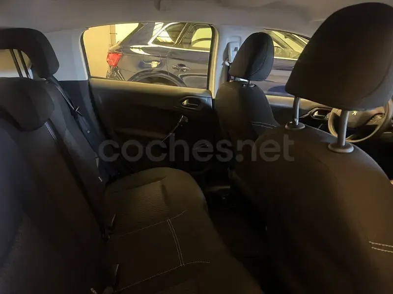 Usado Peugeot 208 Allure 110 CV (80 kW) 2017 Blanco Utilitario