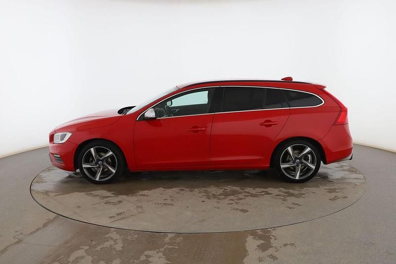 Usado Volvo V60 R-Design Momentum 135 CV (99 kW) 2015 Rojo Familiar
