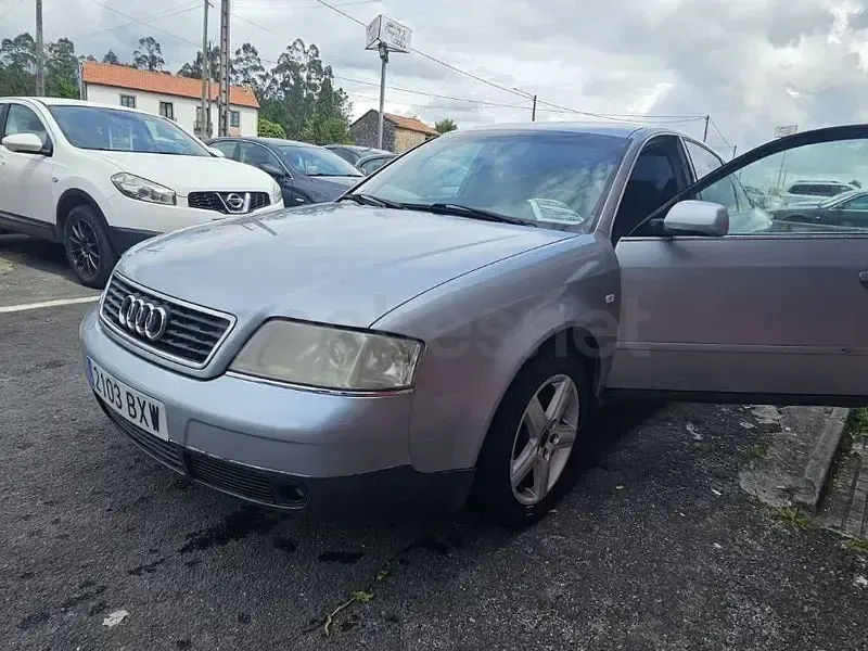 Usado Audi A6 180 CV (132 kW) 2002 Gris / plata Berlina