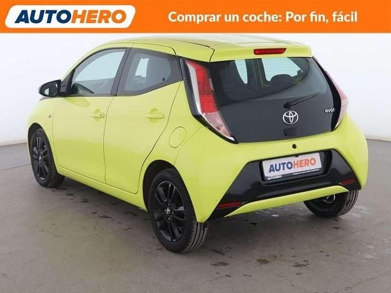 Usado Toyota Aygo X-cite 70 CV (51 kW) 2017 Amarillo Utilitario