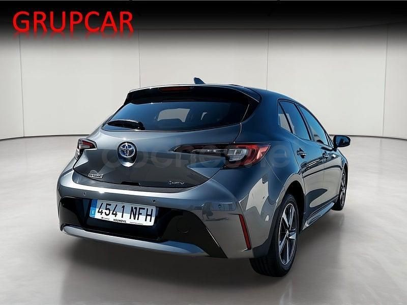 Usado Toyota Corolla Active 140 CV (102 kW) 2025 Gris / plata Berlina
