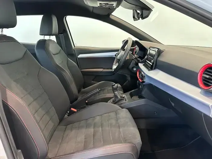 Usado Seat Ibiza FR 115 CV (84 kW) 2025 Blanco Utilitario