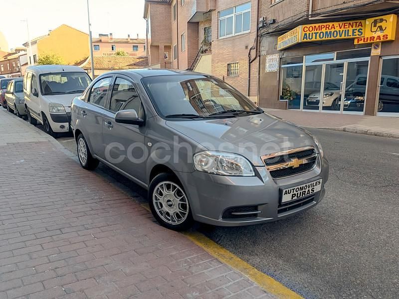 Usado Chevrolet Aveo LS 101 CV (74 kW) 2010 Gris / plata Berlina