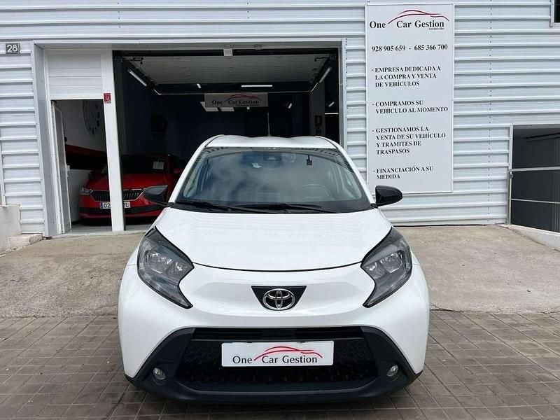 Usado Toyota Aygo Play 72 CV (52 kW) 2023 Blanco Utilitario