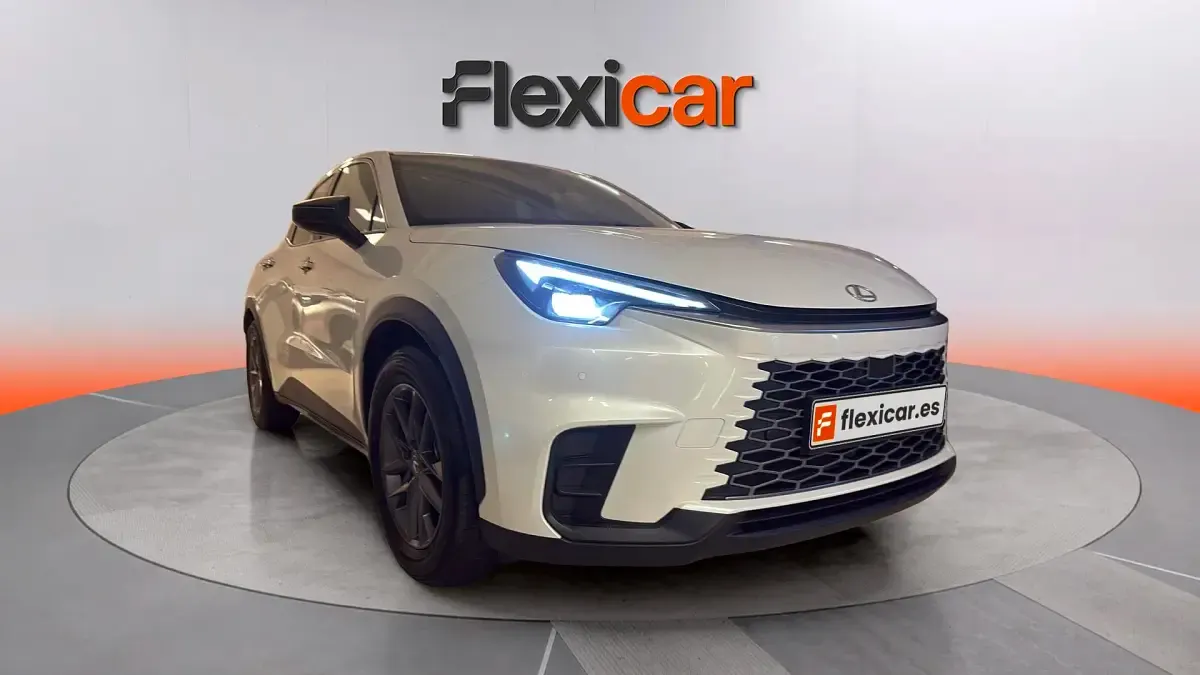Usado Lexus LBX 136 CV (100 kW) 2025 SUV