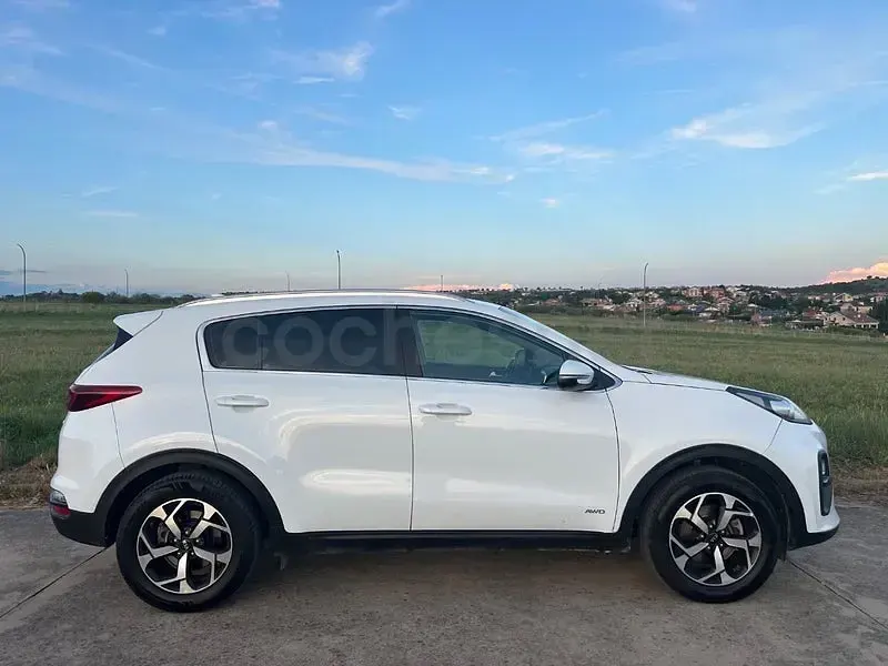 Usado Kia Sportage 136 CV (100 kW) 2022 Blanco SUV