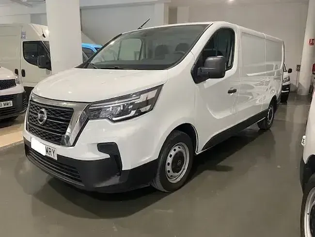 Usado Nissan Primastar 110 CV (80 kW) 2024 Blanco Monovolumen