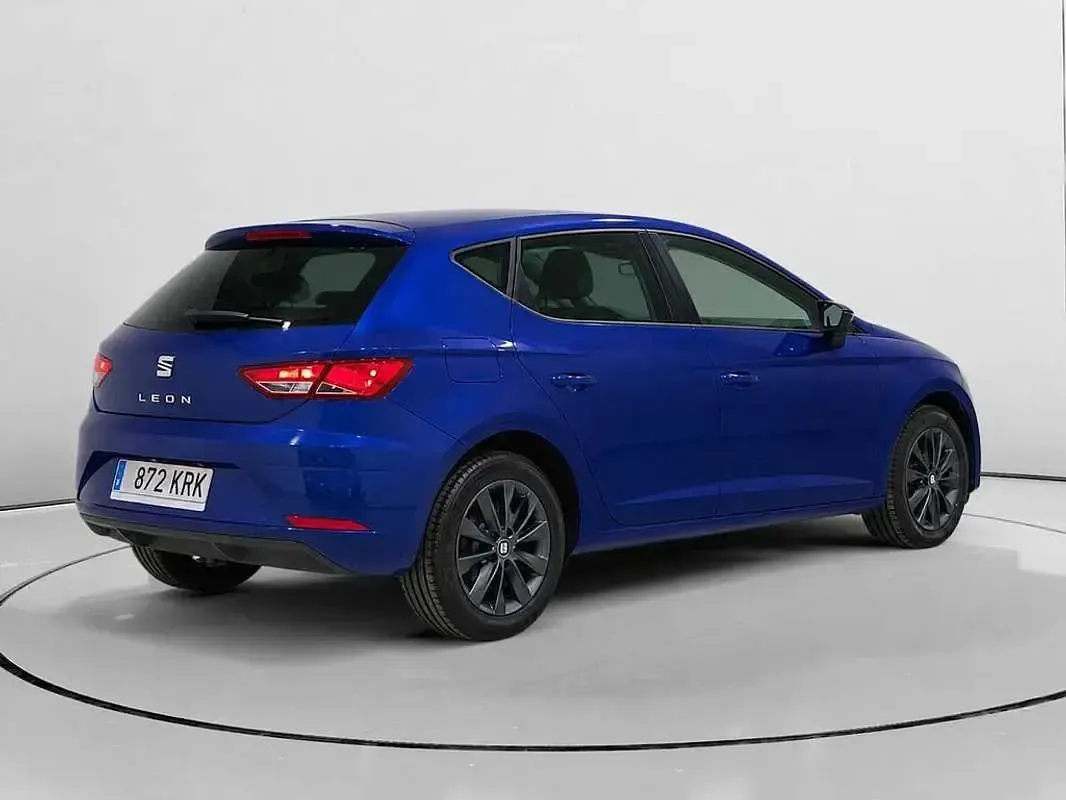 Usado Seat Leon Style 116 CV (85 kW) 2018 Azul Utilitario