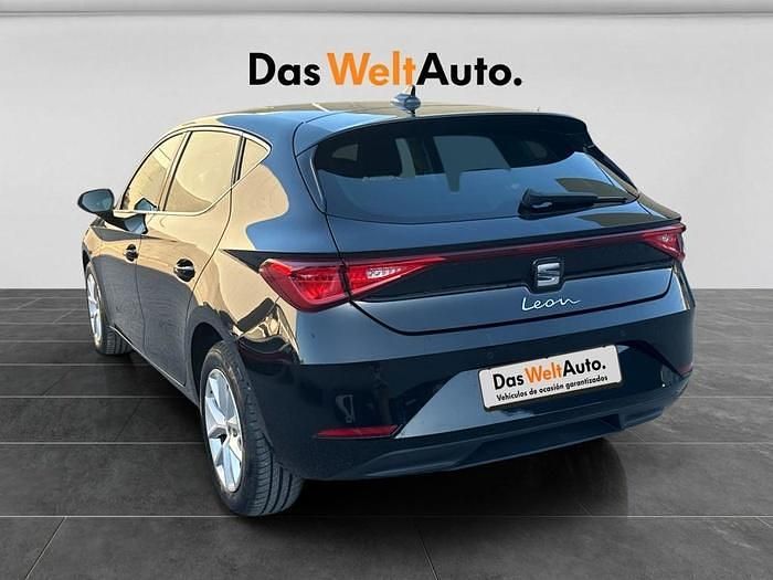 Usado Seat Leon Style 116 CV (85 kW) 2025 Negro