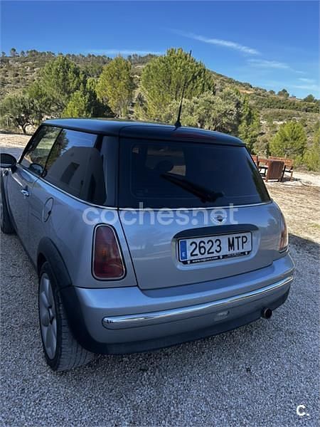 Usado Mini ONE 90 CV (66 kW) 2002 Gris / plata Utilitario