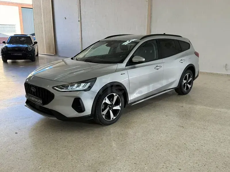 Usado Ford Focus Active X 125 CV (91 kW) 2023 Gris / plata Familiar