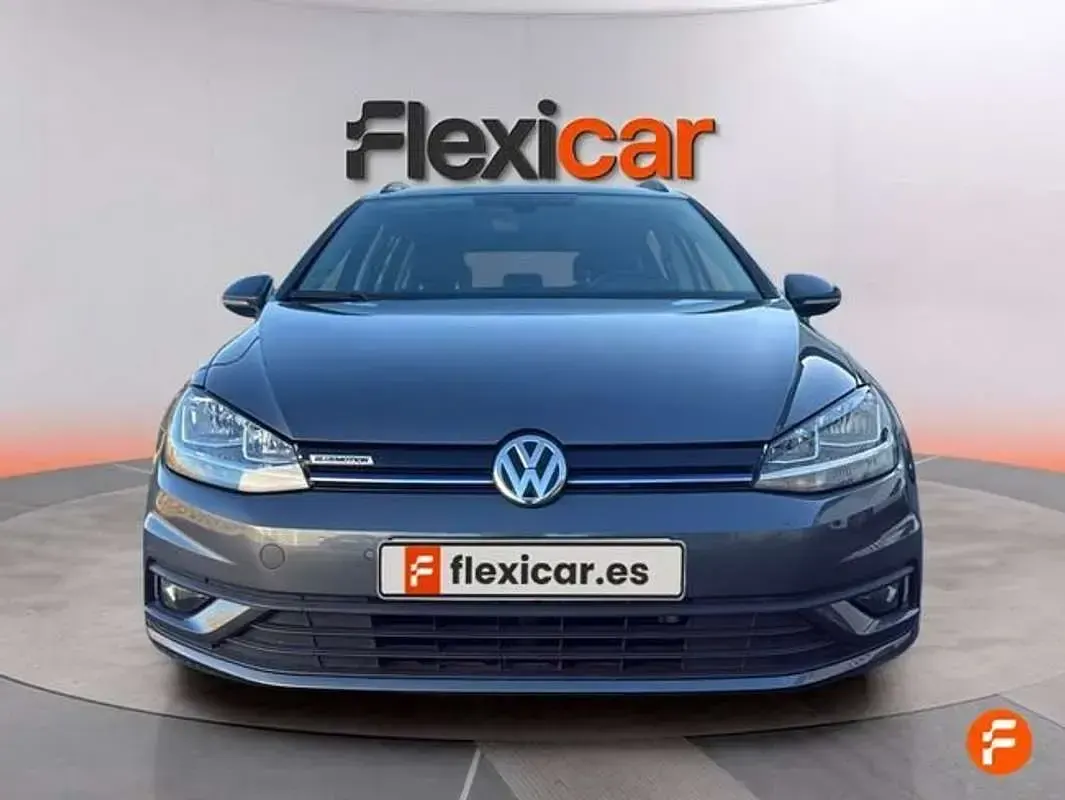 Usado VW Golf VII Advance 131 CV (96 kW) 2020 Gris Familiar