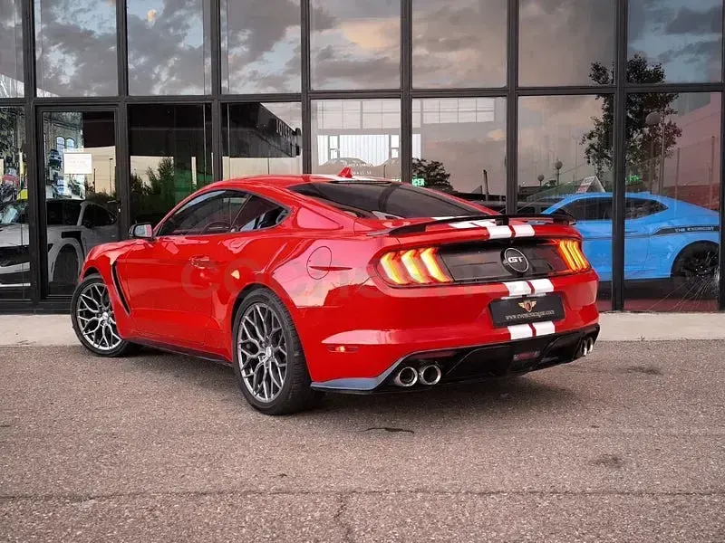 Usado Ford Mustang GT 450 CV (330 kW) 2022 Rojo Coupe