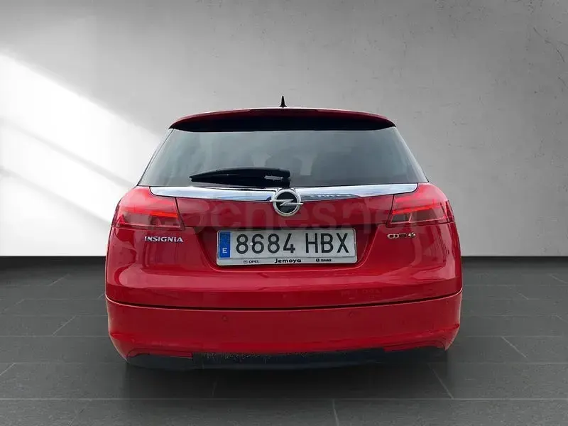 Usado Opel Insignia Sport 160 CV (117 kW) 2011 Rojo Familiar