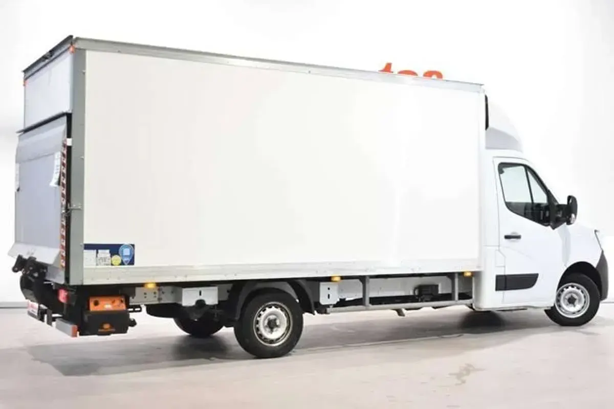 Usado Renault Master 145 CV (106 kW) 2022 Blanco Monovolumen