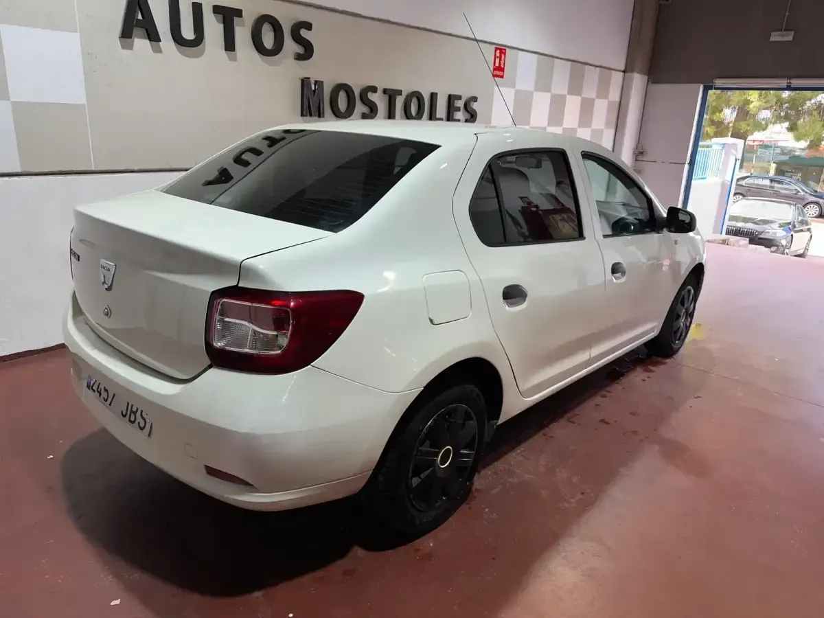 Usado Dacia Logan Lauréate 90 CV (66 kW) 2014 Blanco Berlina