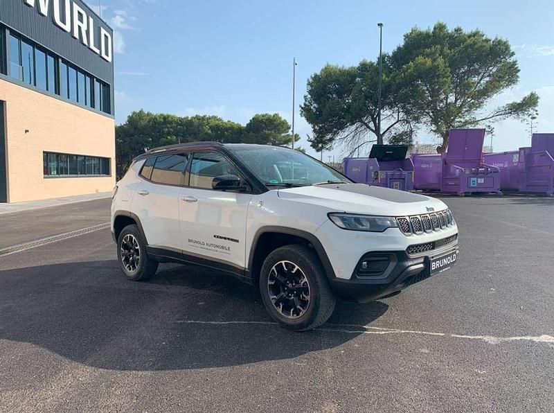 Usado Jeep Compass Trailhawk 241 CV (177 kW) 2022 Blanco SUV