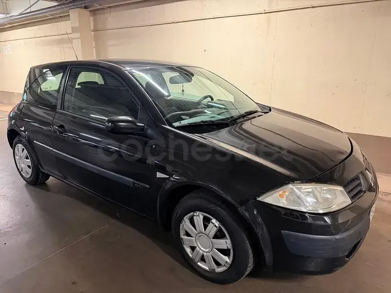 Usado Renault Mégane Dynamique 100 CV (73 kW) 2004 Negro Berlina