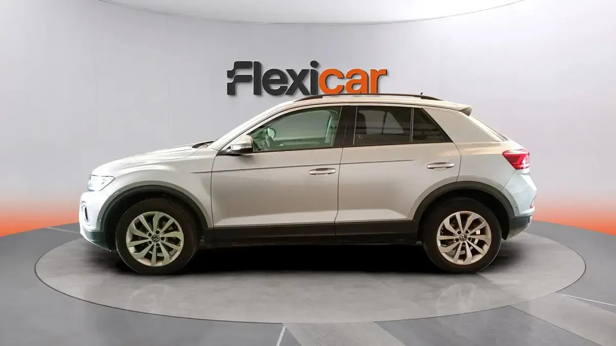 Usado VW T-Roc 116 CV (85 kW) 2024 Gris SUV