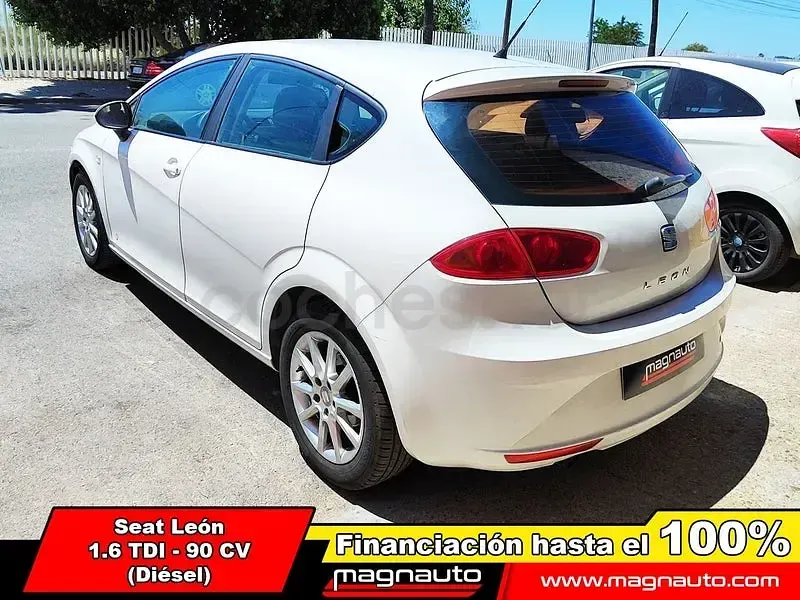 Usado Seat Leon 90 CV (66 kW) 2012 Blanco Berlina