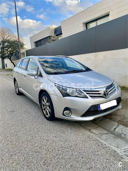 Usado Toyota Avensis Advance 124 CV (91 kW) 2013 Gris / plata Familiar