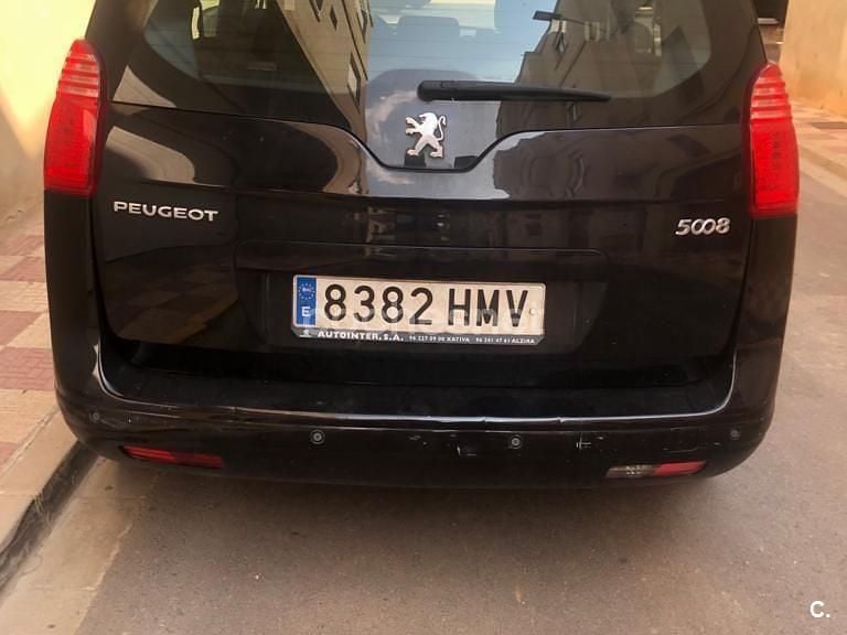 Usado Peugeot 5008 112 CV (82 kW) 2012 Negro Monovolumen